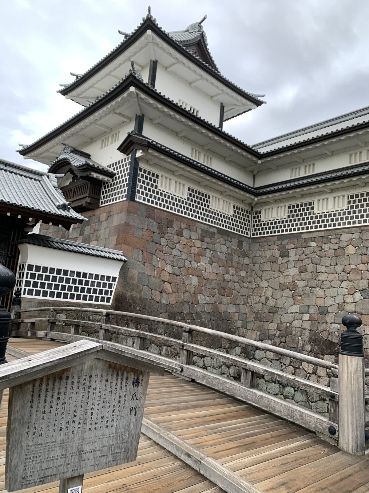 早朝に訪れた金沢城跡公園